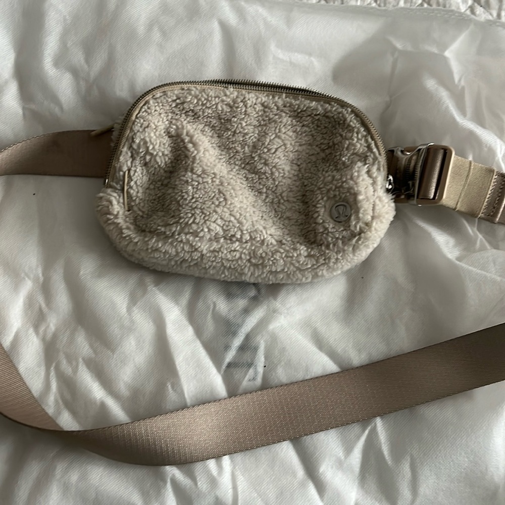 Lululemon belt bag